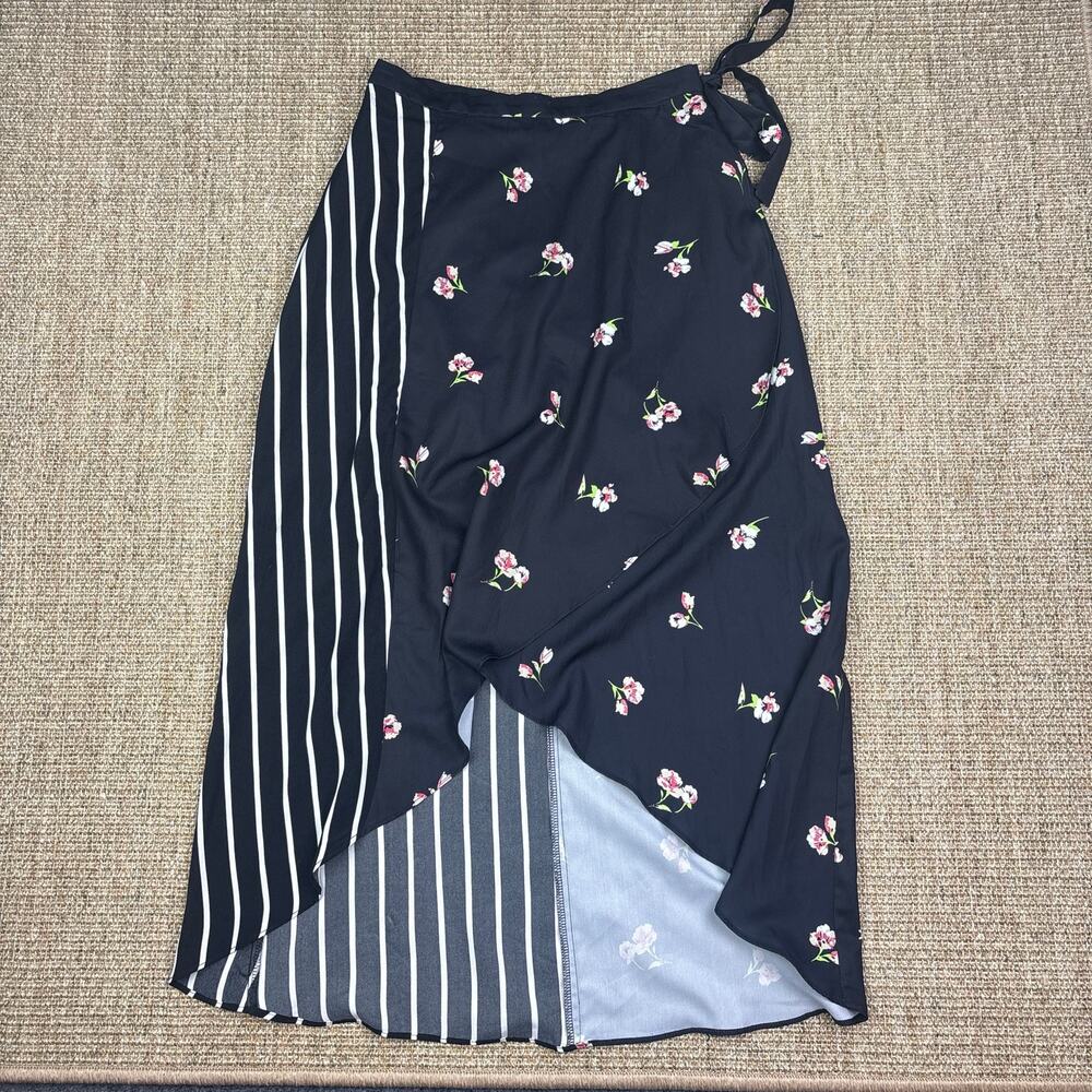 🌸 Y2K Assymetrical Wrap Skirt | XS | Black Floral/Stripe